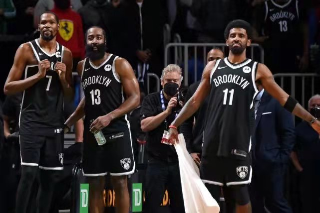  76人哈登三双难救主 尼克斯终结连败  